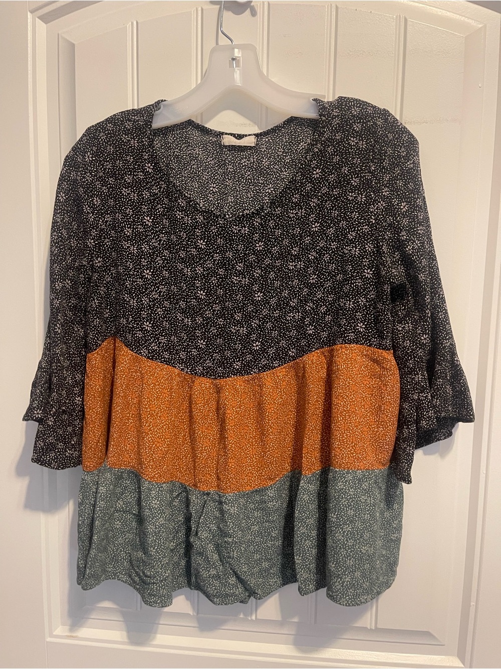 Oddy Tiered Colorblock Women's Blouse - Black, Mustard, Sage